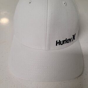 Hurley Flexfit White Script Logo Cap Hat Size Small/Medium Great Condition